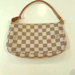 Louis Vuitton Pochette Accessoires Pochette White